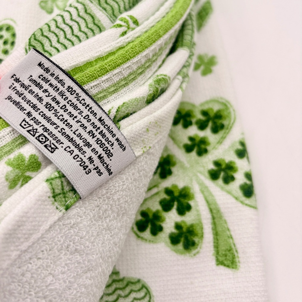 Cupcakes and Cashmere St Patricks Day Kitchen Towels Set of 3 Green Shamrock New - Picture 6 of 7